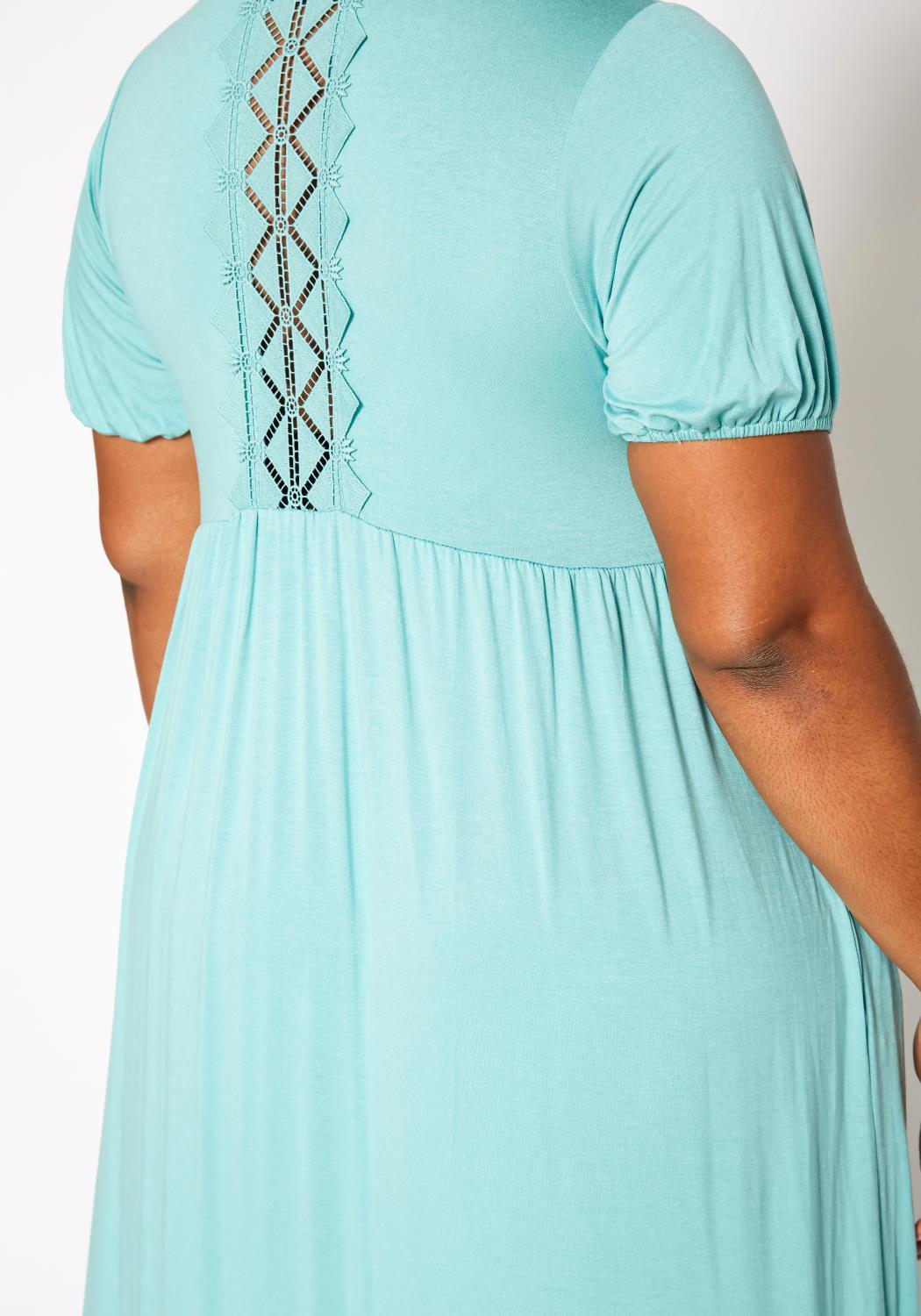 Plus Size Short Sleeve Embroidered Back Flare Maxi Dress
